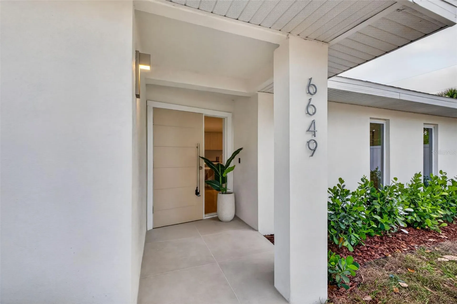 6649 Pinellas Point Drive S St Petersburg FL 33712