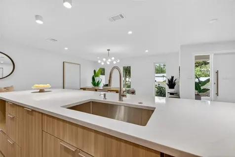 6649 Pinellas Point Drive S St Petersburg FL 33712