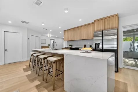 6649 Pinellas Point Drive S St Petersburg FL 33712