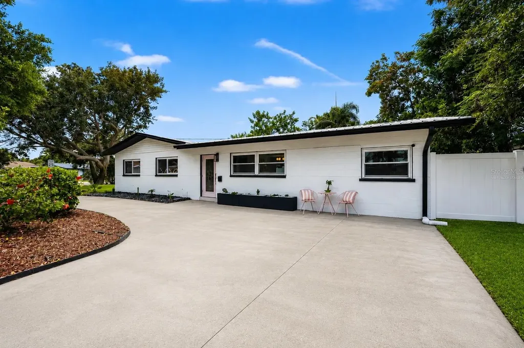3755 Beach Drive SE St Petersburg FL 33705