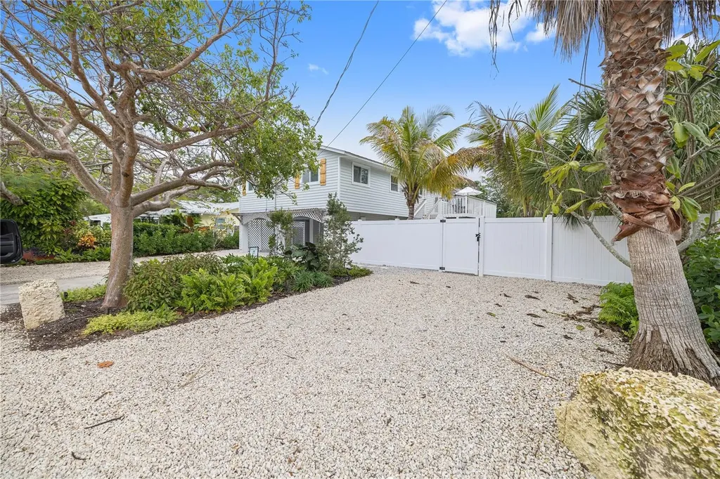 228 Gladiolus Street Anna Maria FL 34216
