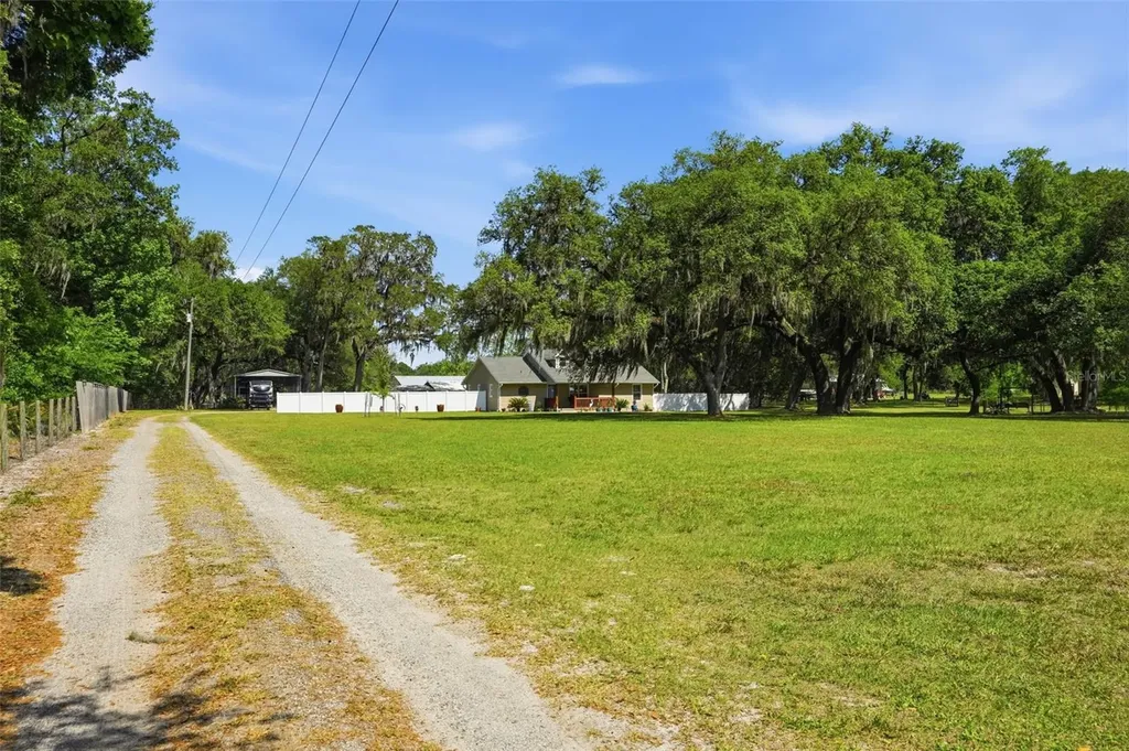 7037 Cr 625 Bushnell FL 33513