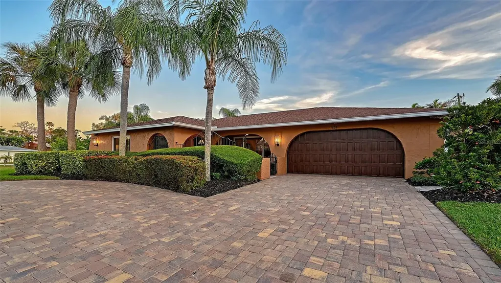 7137 Westmoreland Drive Sarasota FL 34243