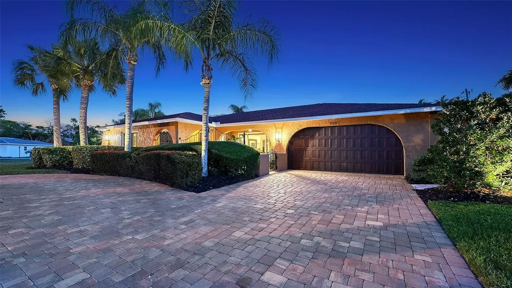 7137 Westmoreland Drive Sarasota FL 34243