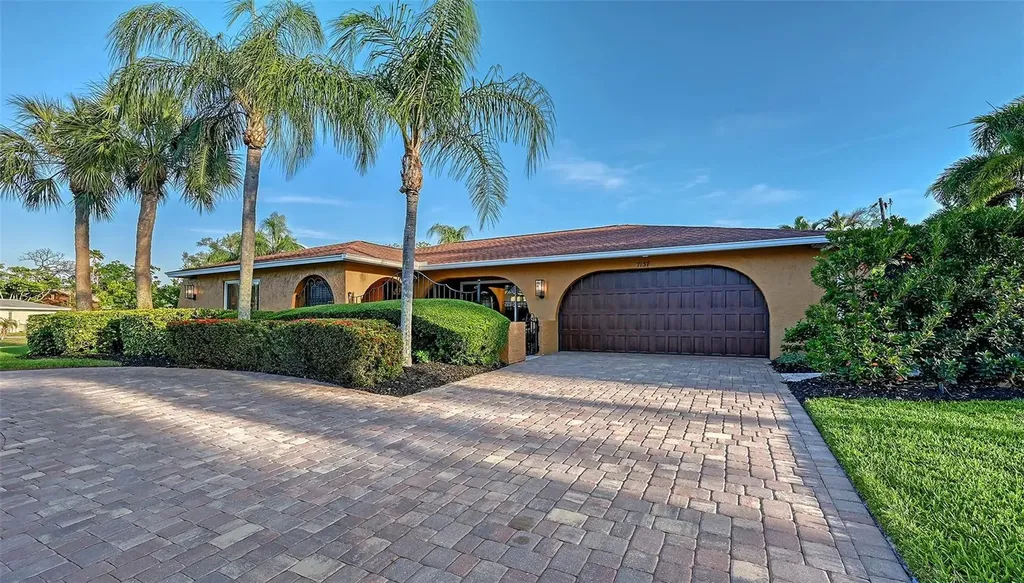 7137 Westmoreland Drive Sarasota FL 34243