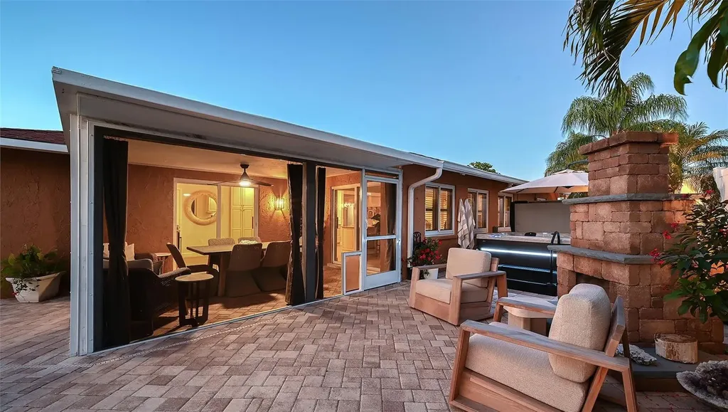 7137 Westmoreland Drive Sarasota FL 34243