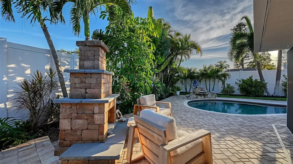 7137 Westmoreland Drive Sarasota FL 34243