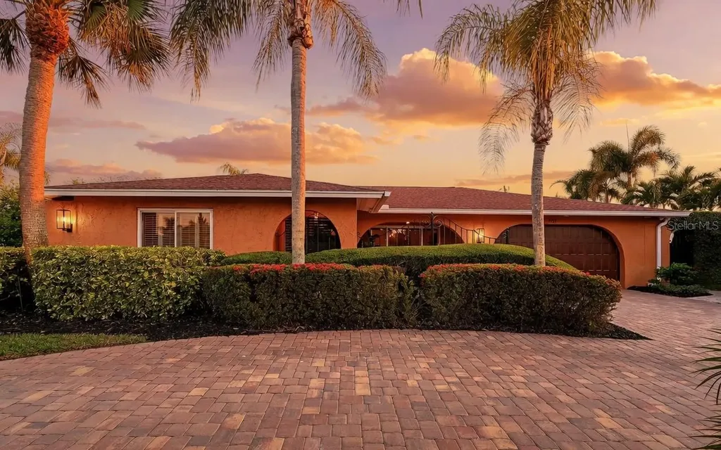 7137 Westmoreland Drive Sarasota FL 34243