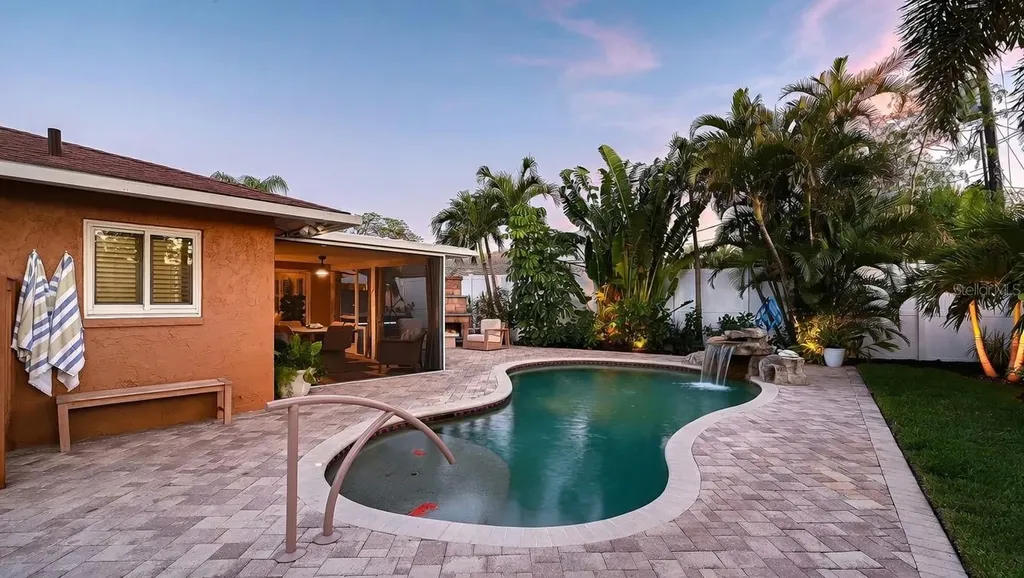 7137 Westmoreland Drive Sarasota FL 34243