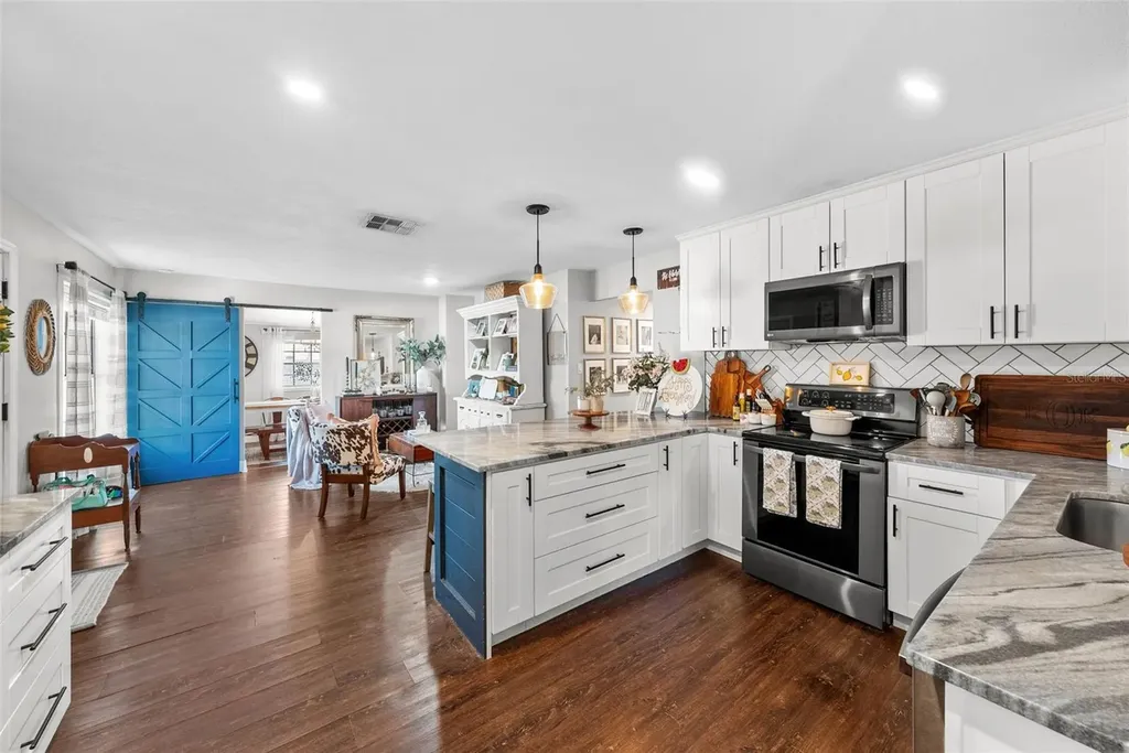 3702 W Tyson Avenue Tampa FL 33611