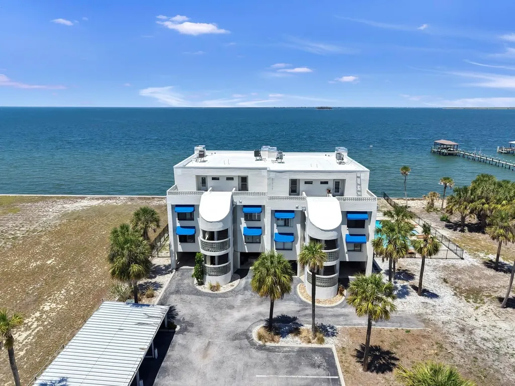 6504 Surfside Boulevard Apollo Beach FL 33572