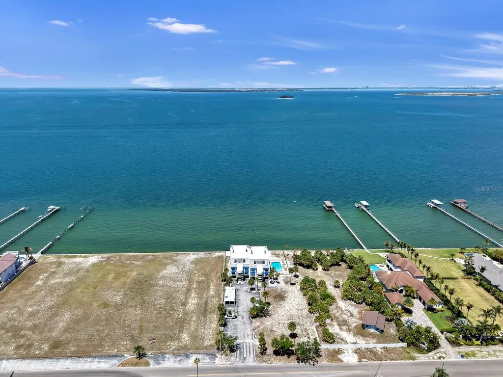 6504 Surfside Boulevard Apollo Beach FL 33572