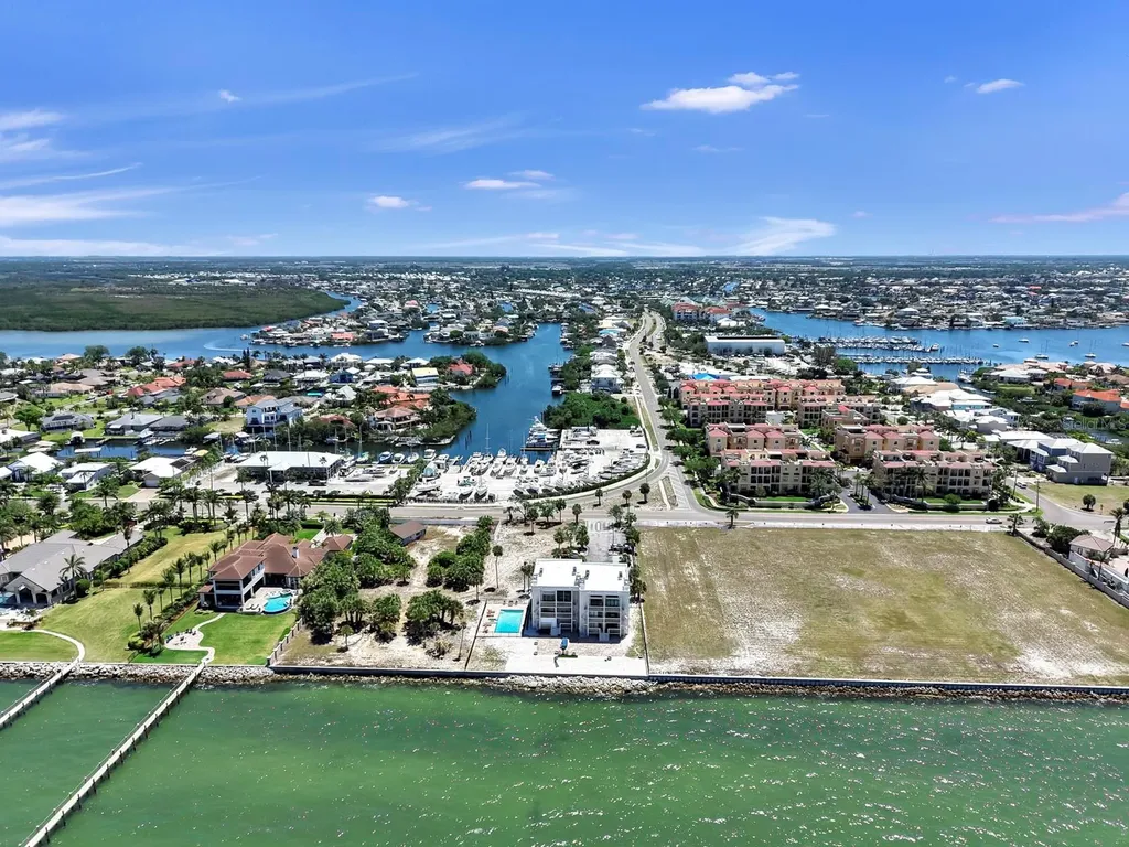 6504 Surfside Boulevard Apollo Beach FL 33572