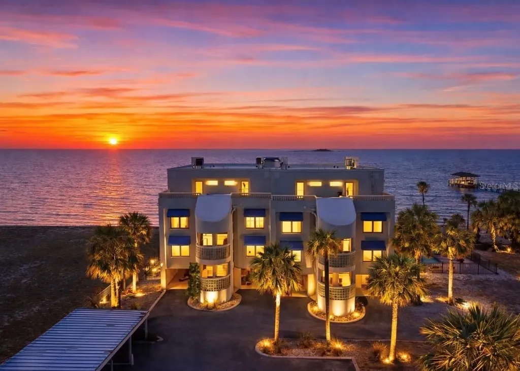 6504 Surfside Boulevard Apollo Beach FL 33572
