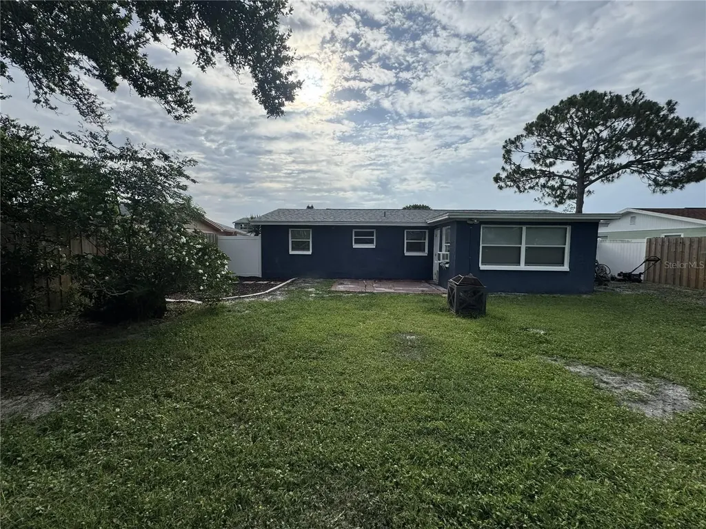 1435 Whitehall Lane Holiday FL 34691