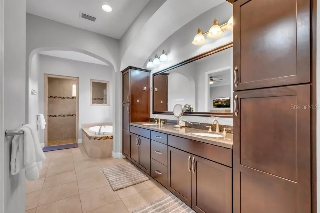 5917 Alana Leigh Place Lithia FL 33547