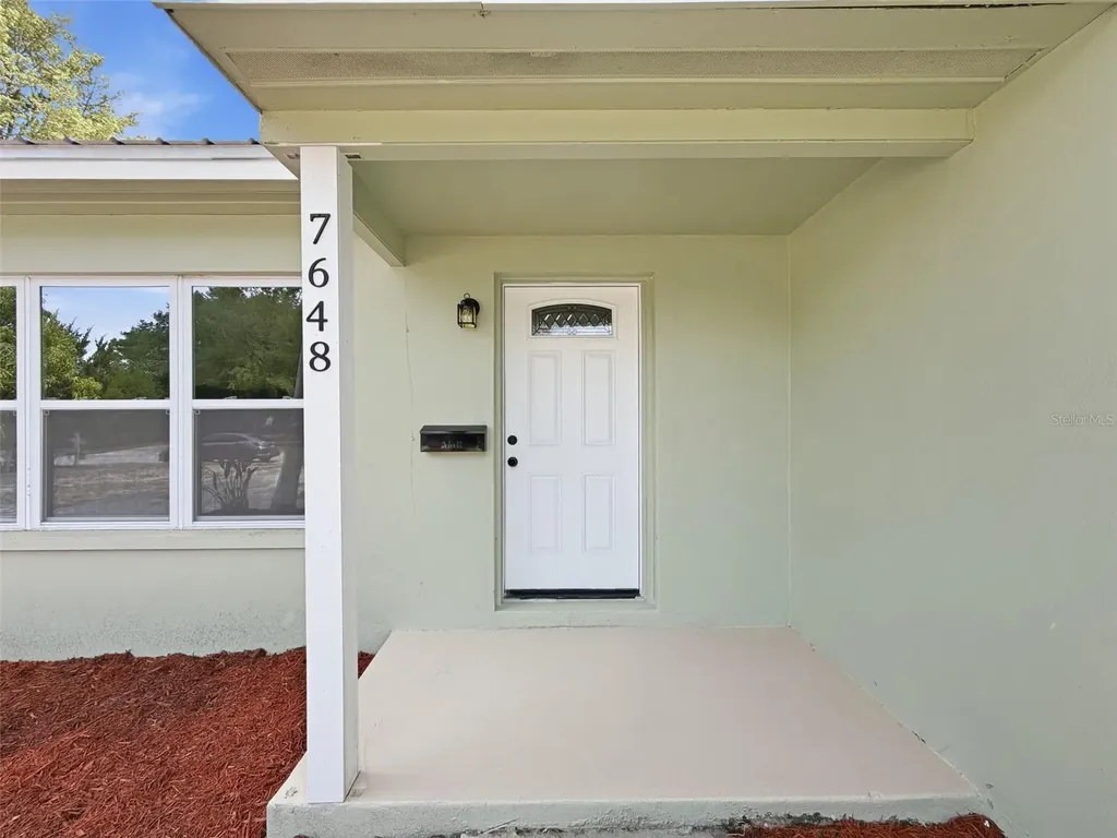 7648 15th Avenue N St Petersburg FL 33710
