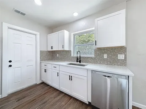 7648 15th Avenue N St Petersburg FL 33710