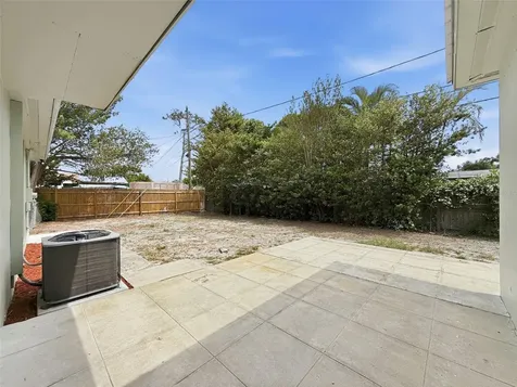 7648 15th Avenue N St Petersburg FL 33710