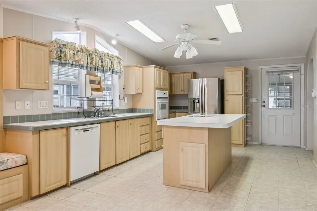 5274 Island View Circle N Polk City FL 33868