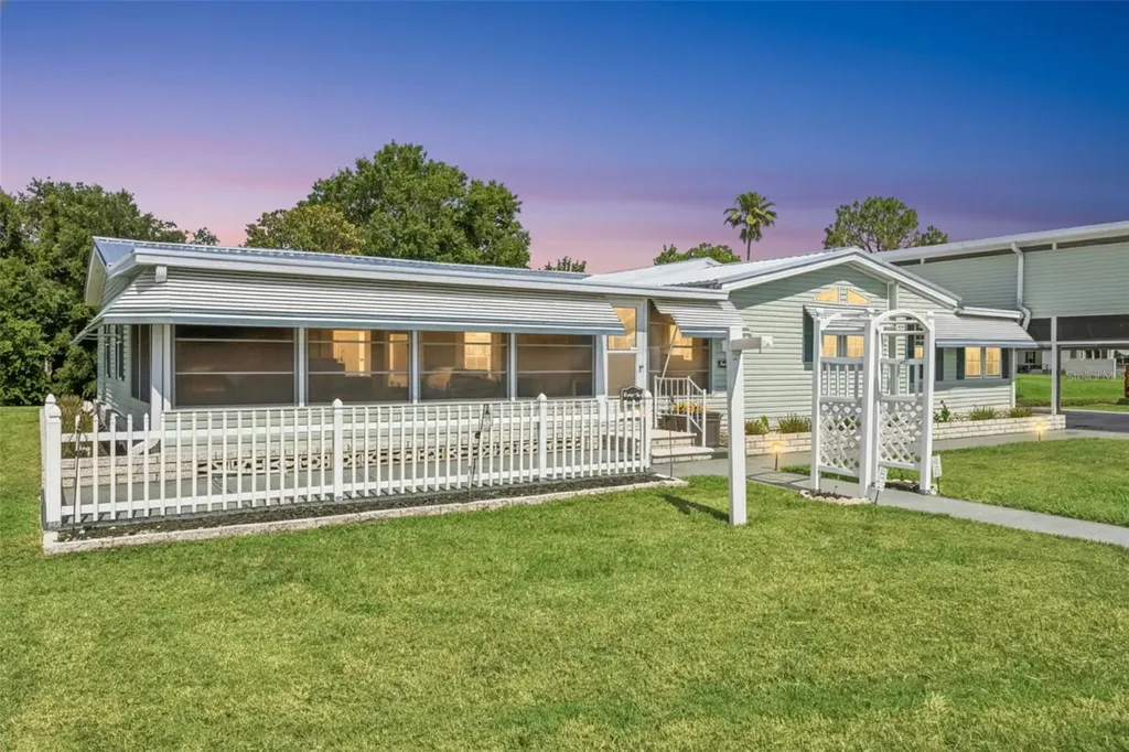 5274 Island View Circle N Polk City FL 33868