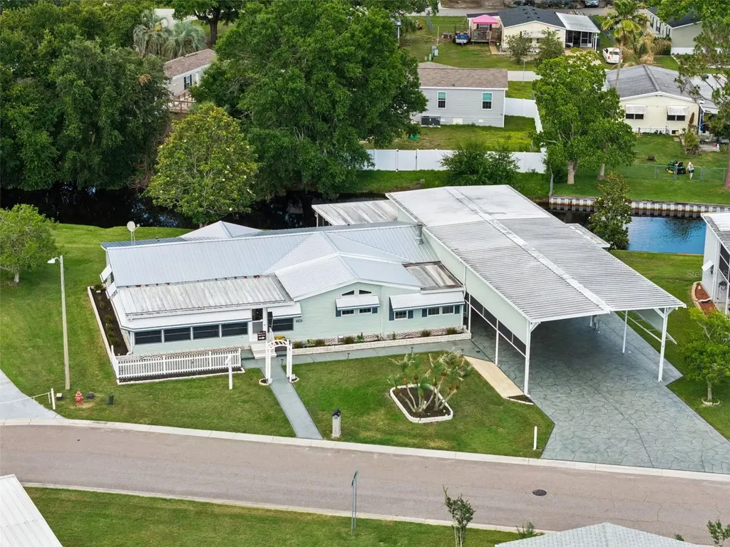 5274 Island View Circle N Polk City FL 33868