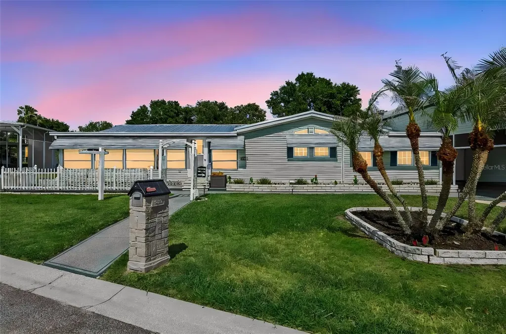 5274 Island View Circle N Polk City FL 33868