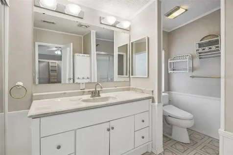 5274 Island View Circle N Polk City FL 33868