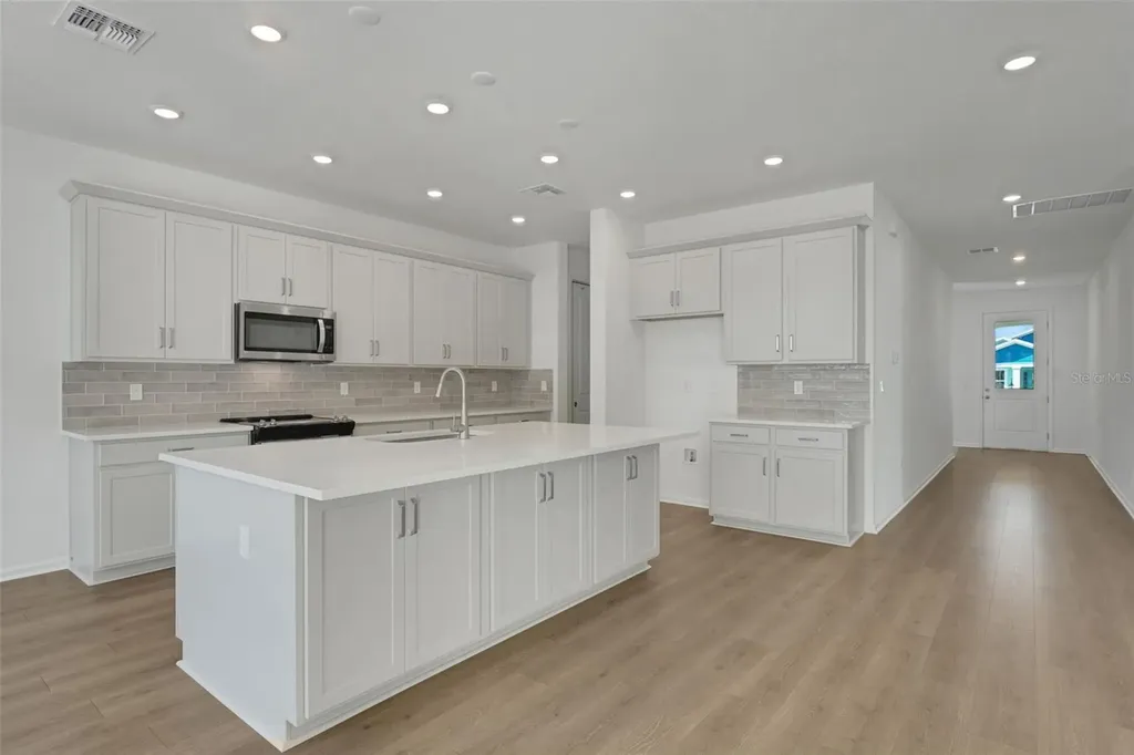 991 Fiesta Key Circle Lady Lake FL 32159