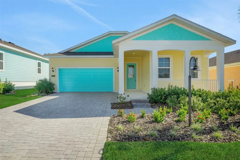 991 Fiesta Key Circle Lady Lake FL 32159