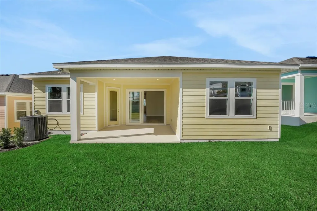 991 Fiesta Key Circle Lady Lake FL 32159