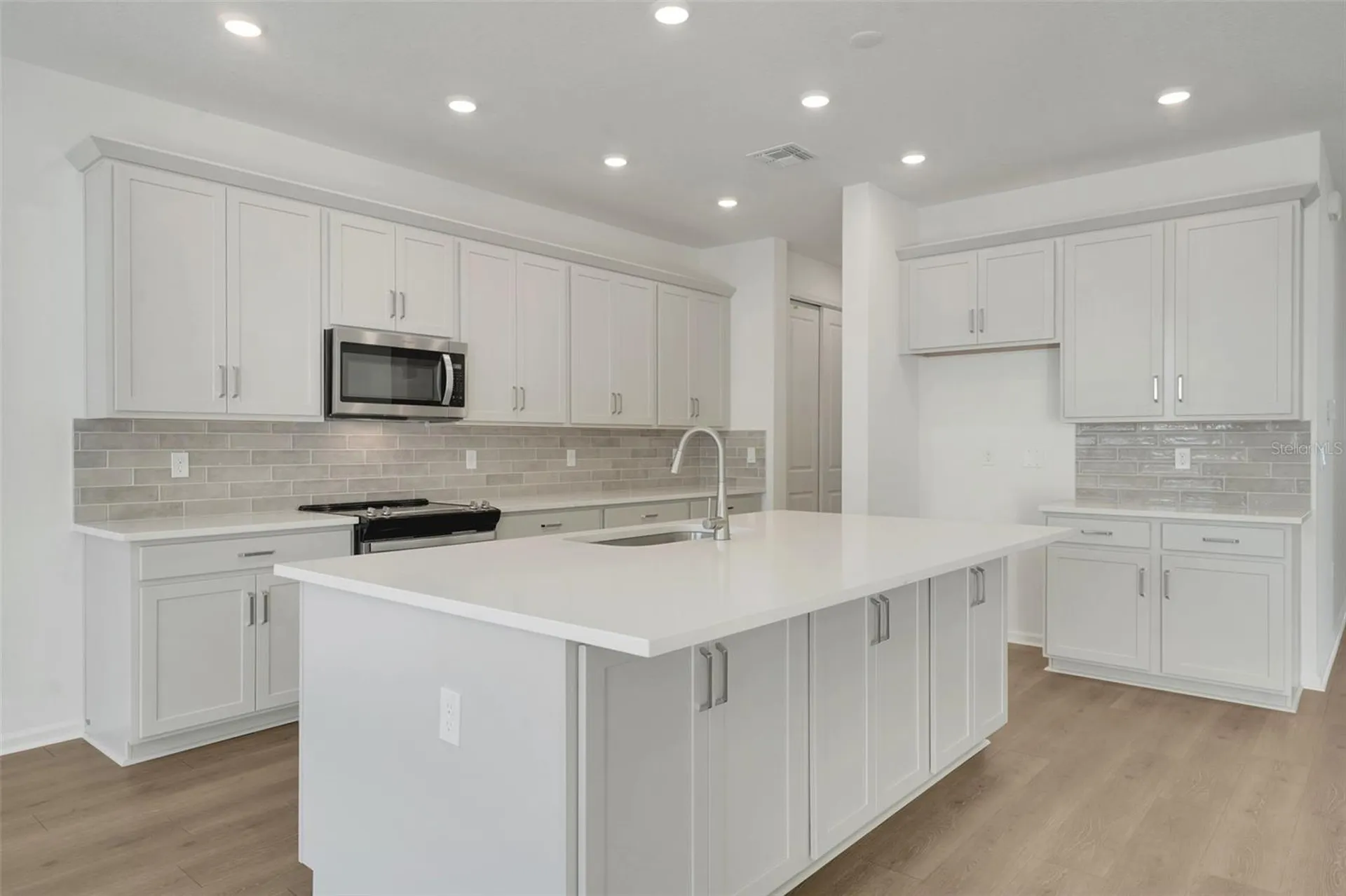991 Fiesta Key Circle Lady Lake FL 32159