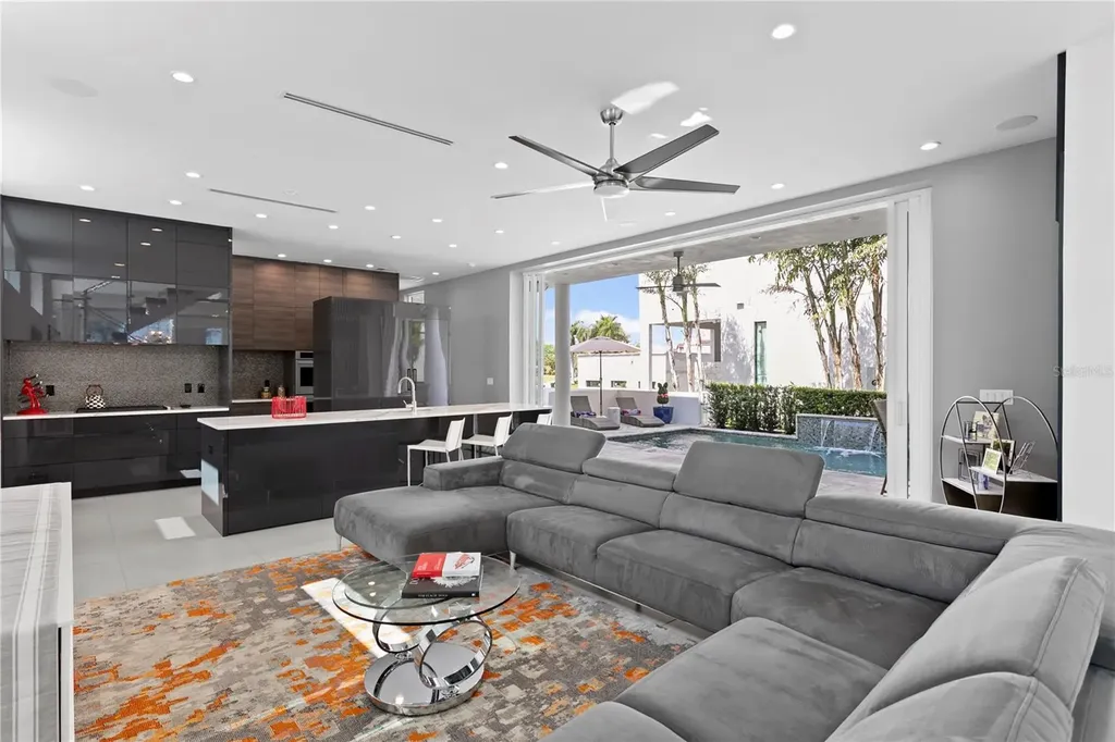 110 Palmera Boulevard NE St Petersburg FL 33704