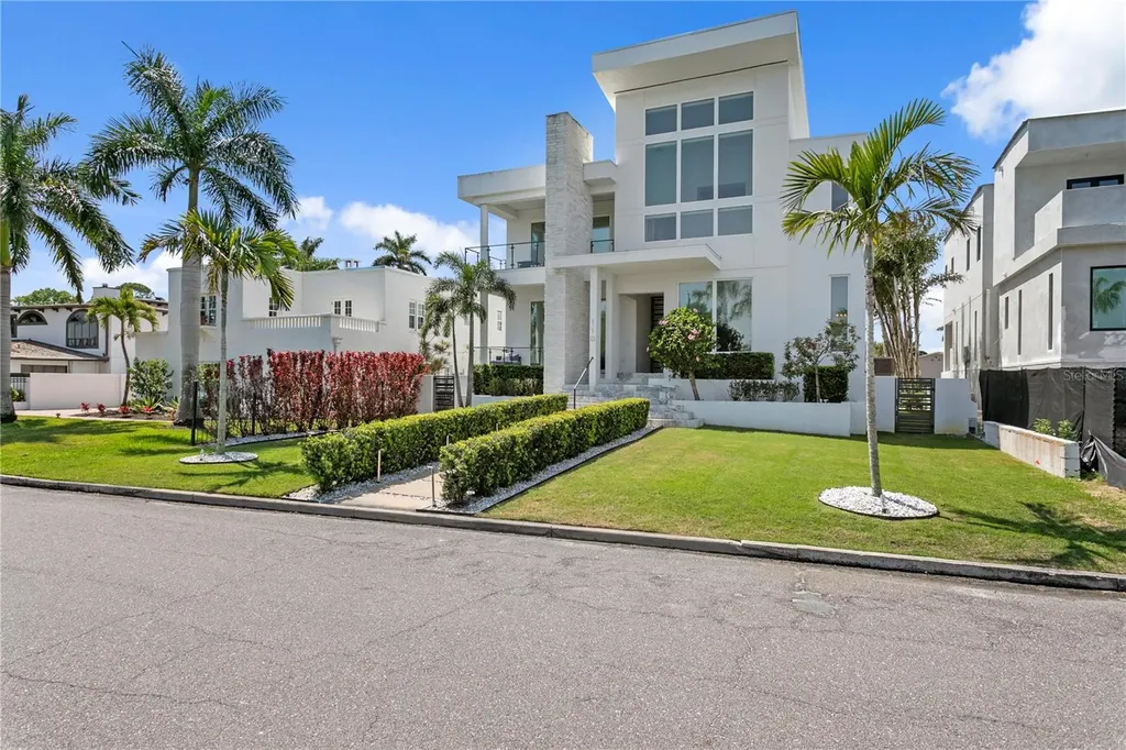 110 Palmera Boulevard NE St Petersburg FL 33704