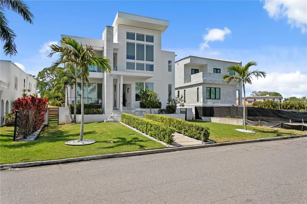 110 Palmera Boulevard NE St Petersburg FL 33704
