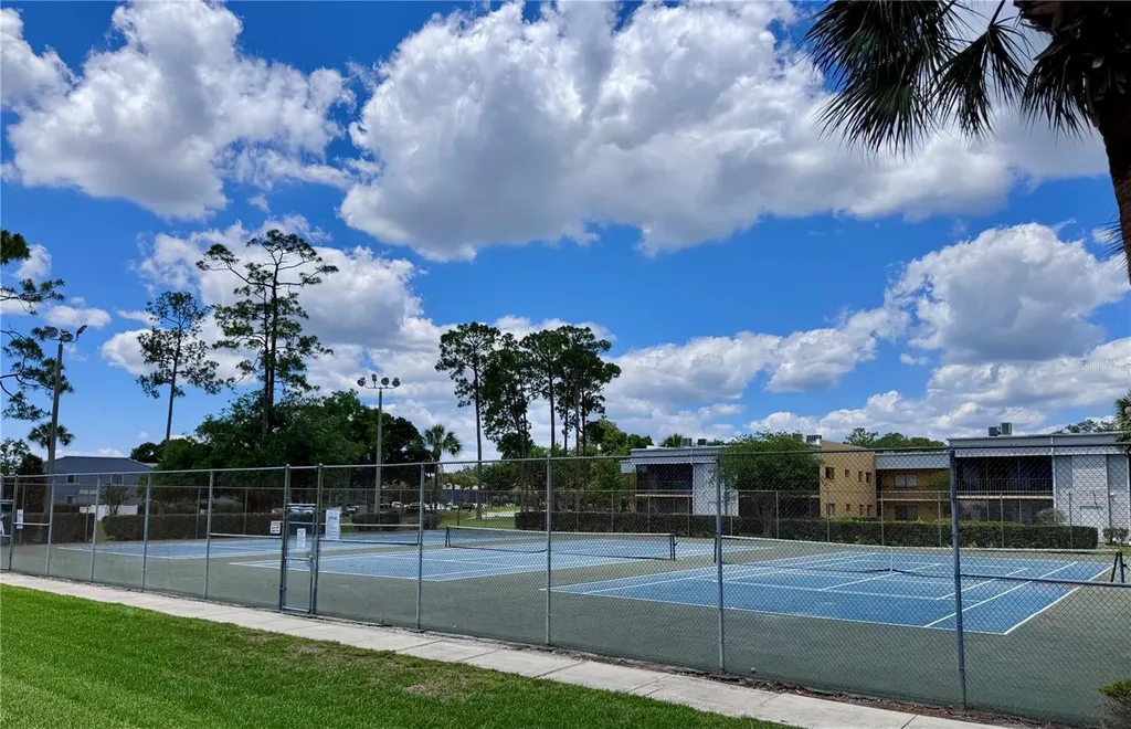 2565 Oak Park Way Orlando FL 32822