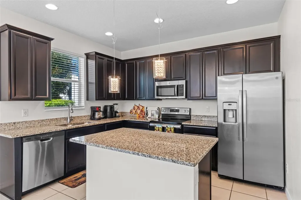 978 E 10th Street Apopka FL 32703