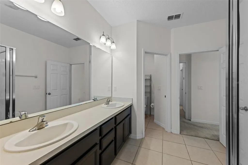 978 E 10th Street Apopka FL 32703