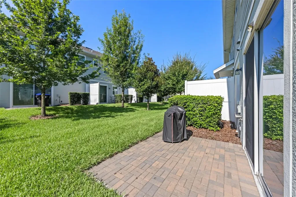 978 E 10th Street Apopka FL 32703
