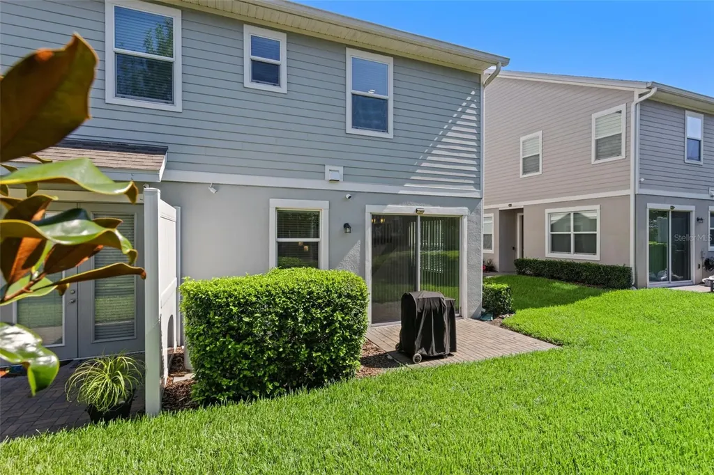 978 E 10th Street Apopka FL 32703