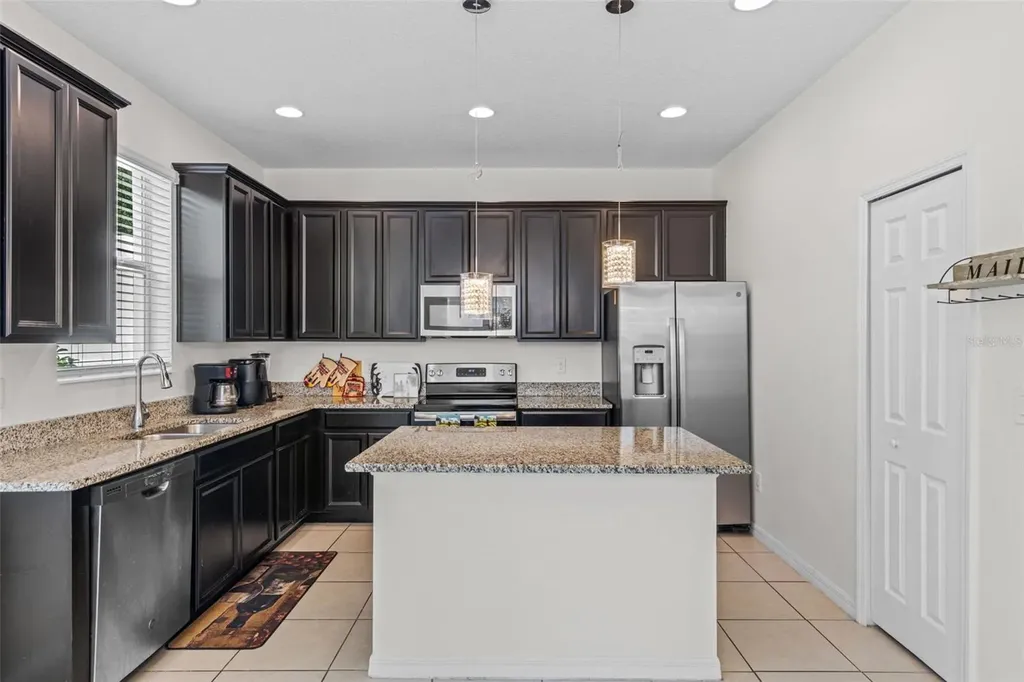 978 E 10th Street Apopka FL 32703