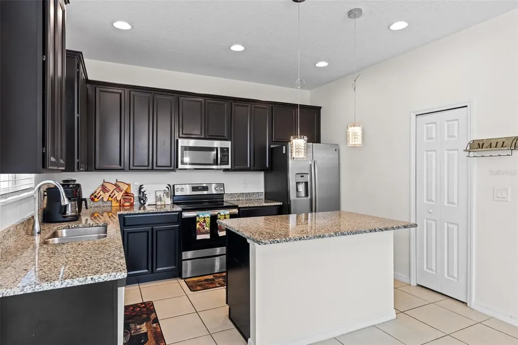 978 E 10th Street Apopka FL 32703