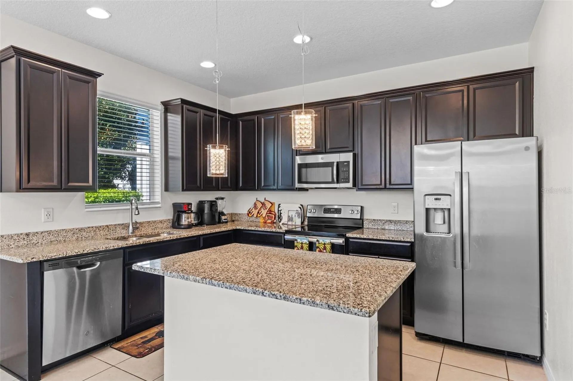 978 E 10th Street Apopka FL 32703