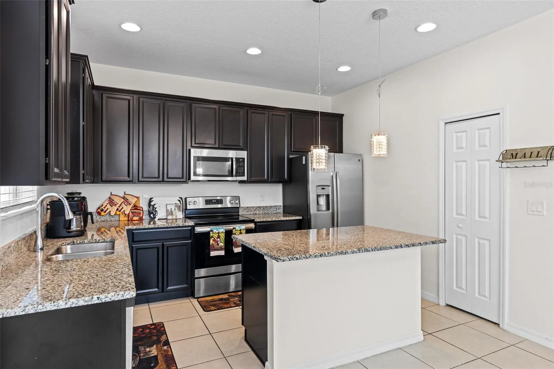 978 E 10th Street Apopka FL 32703