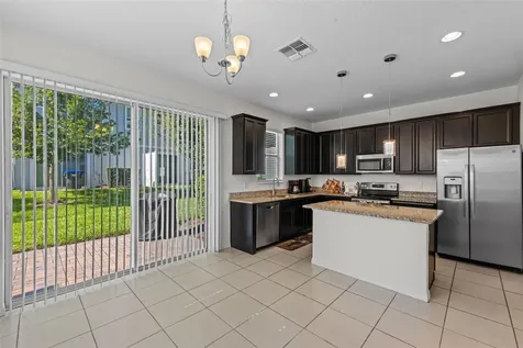978 E 10th Street Apopka FL 32703