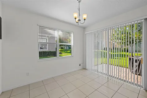 978 E 10th Street Apopka FL 32703
