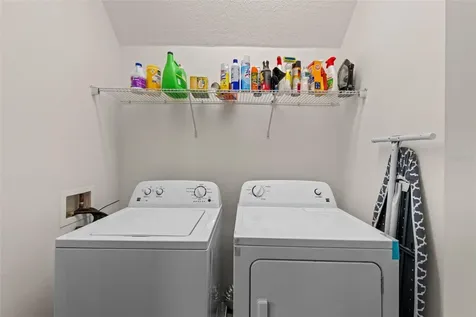 978 E 10th Street Apopka FL 32703