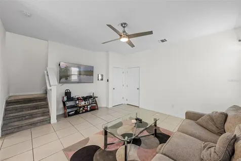 978 E 10th Street Apopka FL 32703