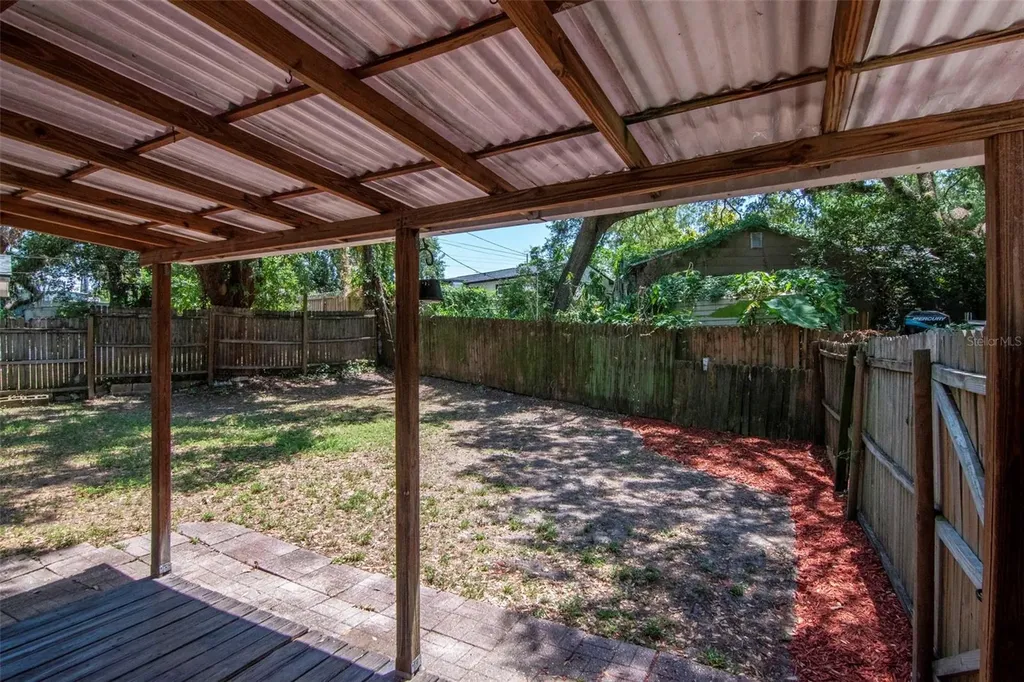 2101 E Howell Street Tampa FL 33610