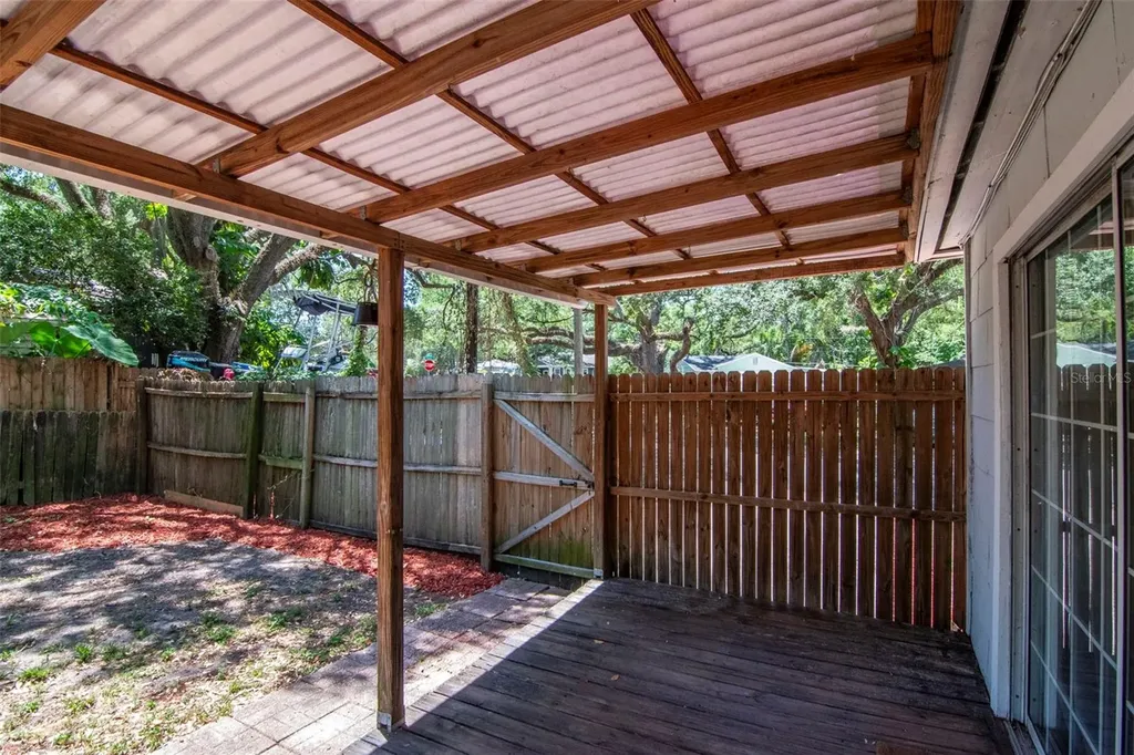 2101 E Howell Street Tampa FL 33610